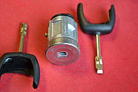 Личинка замка запалювання Ford Transit з 2006-2013 р. з двома ключами рогатка