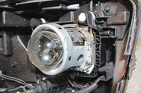 Volkswagen Amarok - замена линз на светодиодные Bi-LED линзы Hella Professional  3