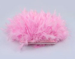 Перова тасьма з пір'я індичка. Колір Рожевий. Перо 12-17 см. Ціна за 0,5 м.