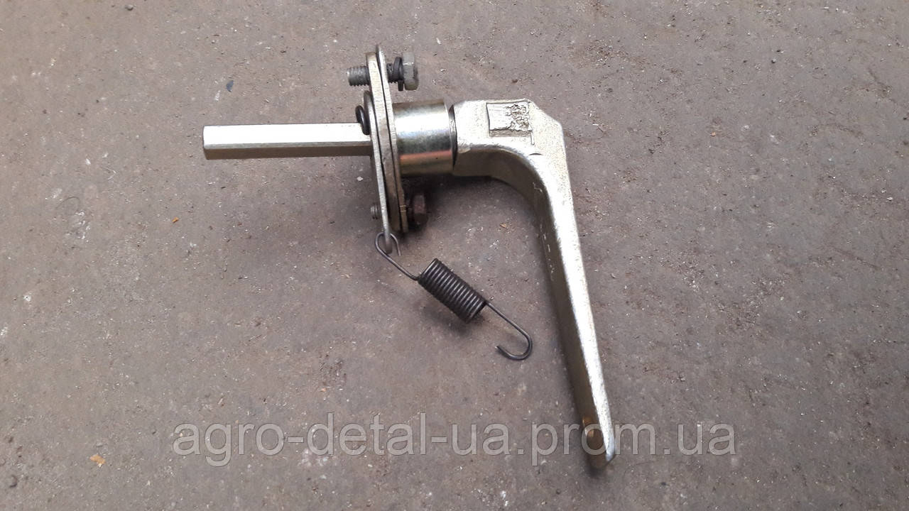 Ручка в сборе 150.45.032-1 двери кабины старого образца тракторов Т-151,Т156,Т-17221,Т-17021, фото 1