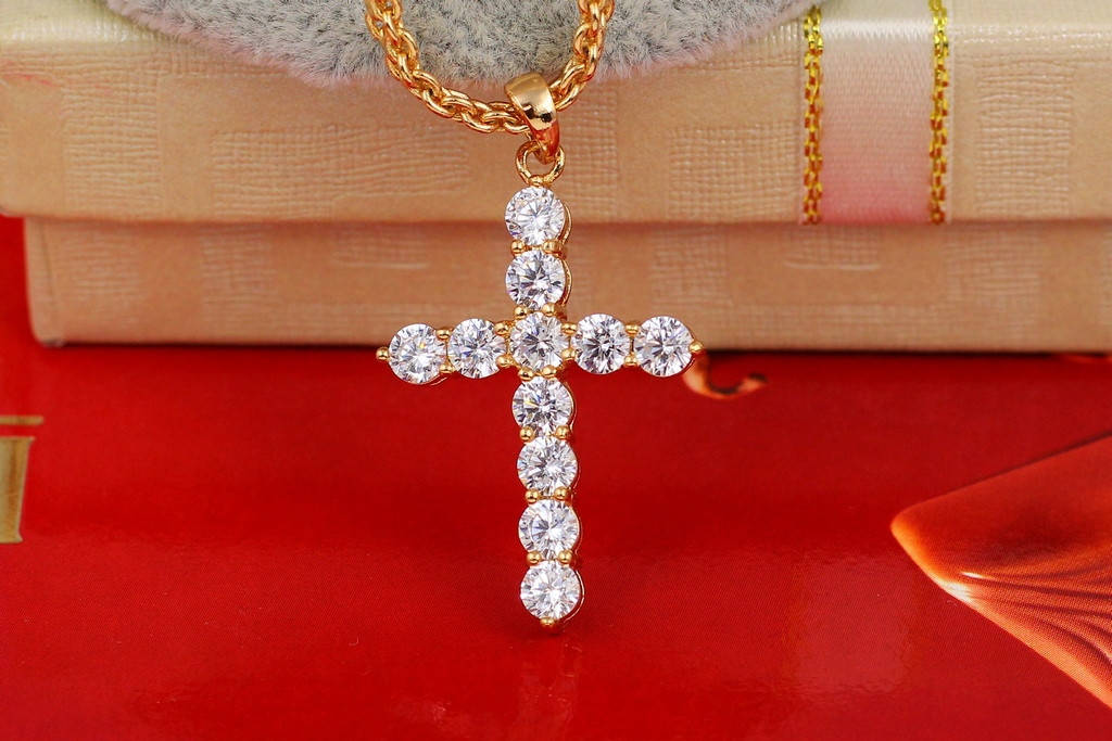 

Крестик Xuping Jewelry из крупных фианитов 3 см золотистый