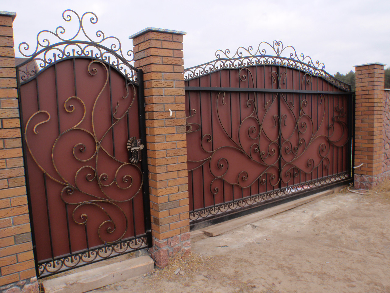 Кованые ворота с калиткой - фото 1 - id-p8547624