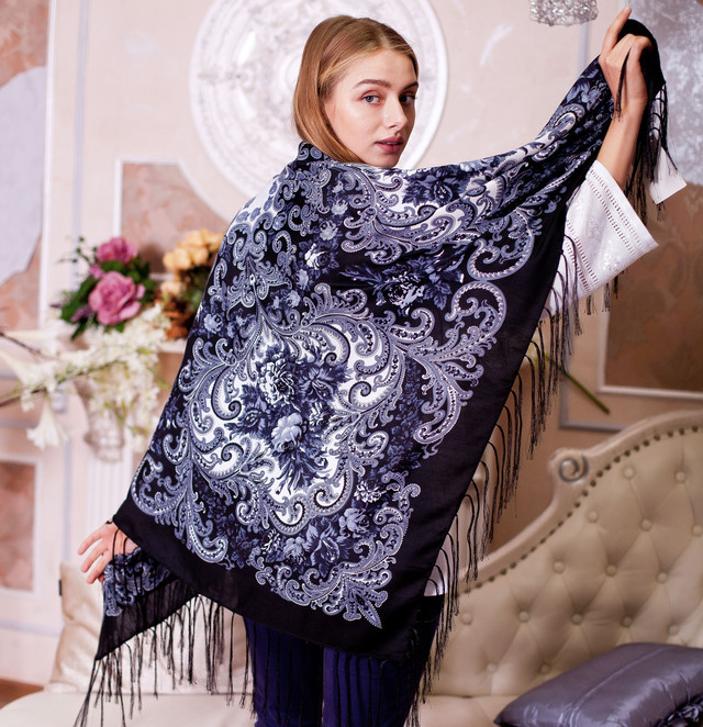 Хустка "Квіти" (120х120) чорна