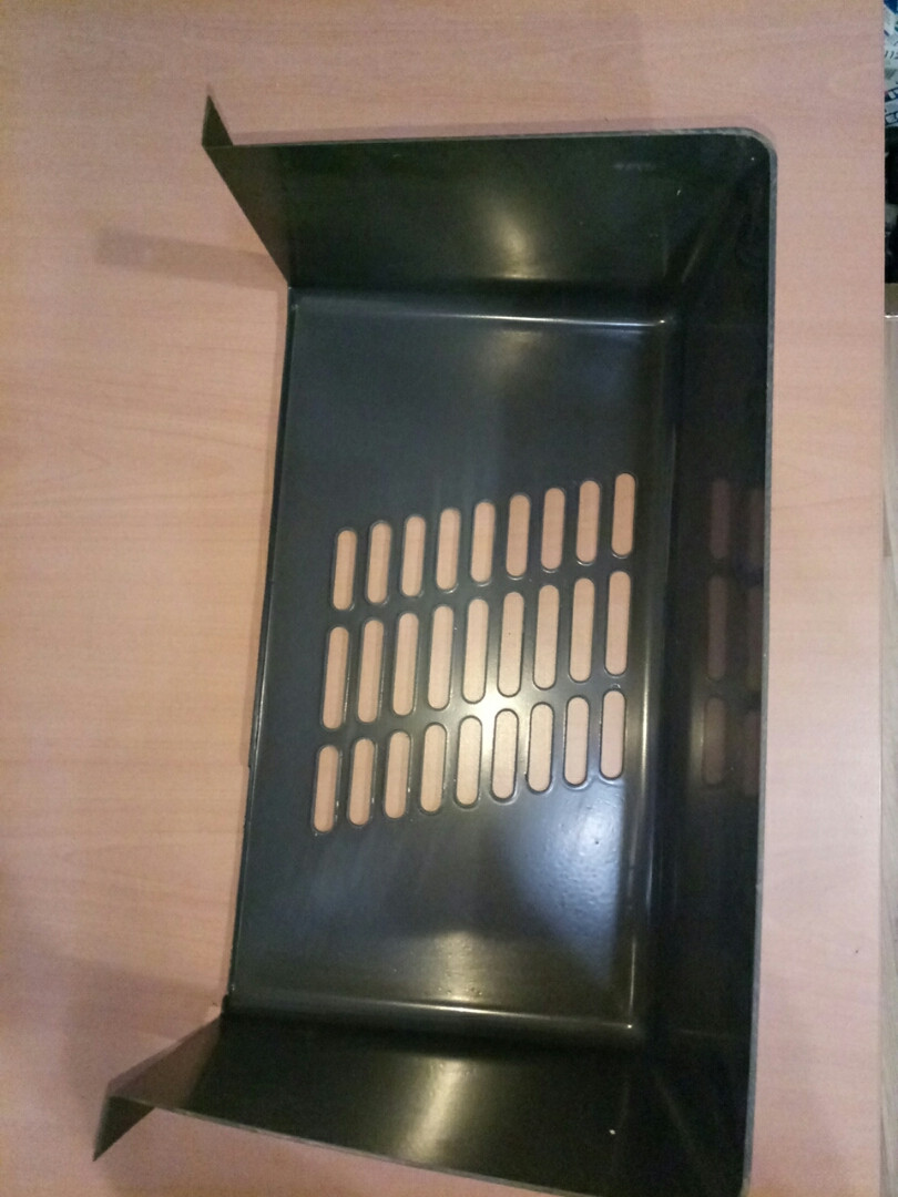 Кришка захист печі в салоні Iveco 93928498