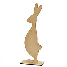 Дерев'яний заєць на стенді