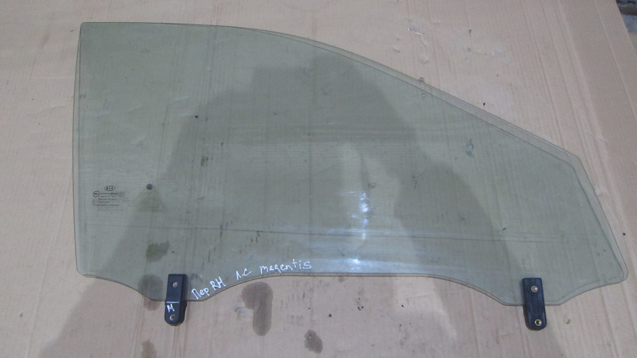 Скло дверей передньої правої Kia Magentis 824202G000, фото 1