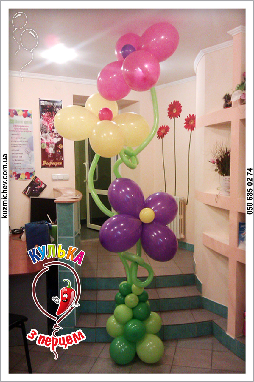 Оформлення сцен для шкільного випускного вечора.