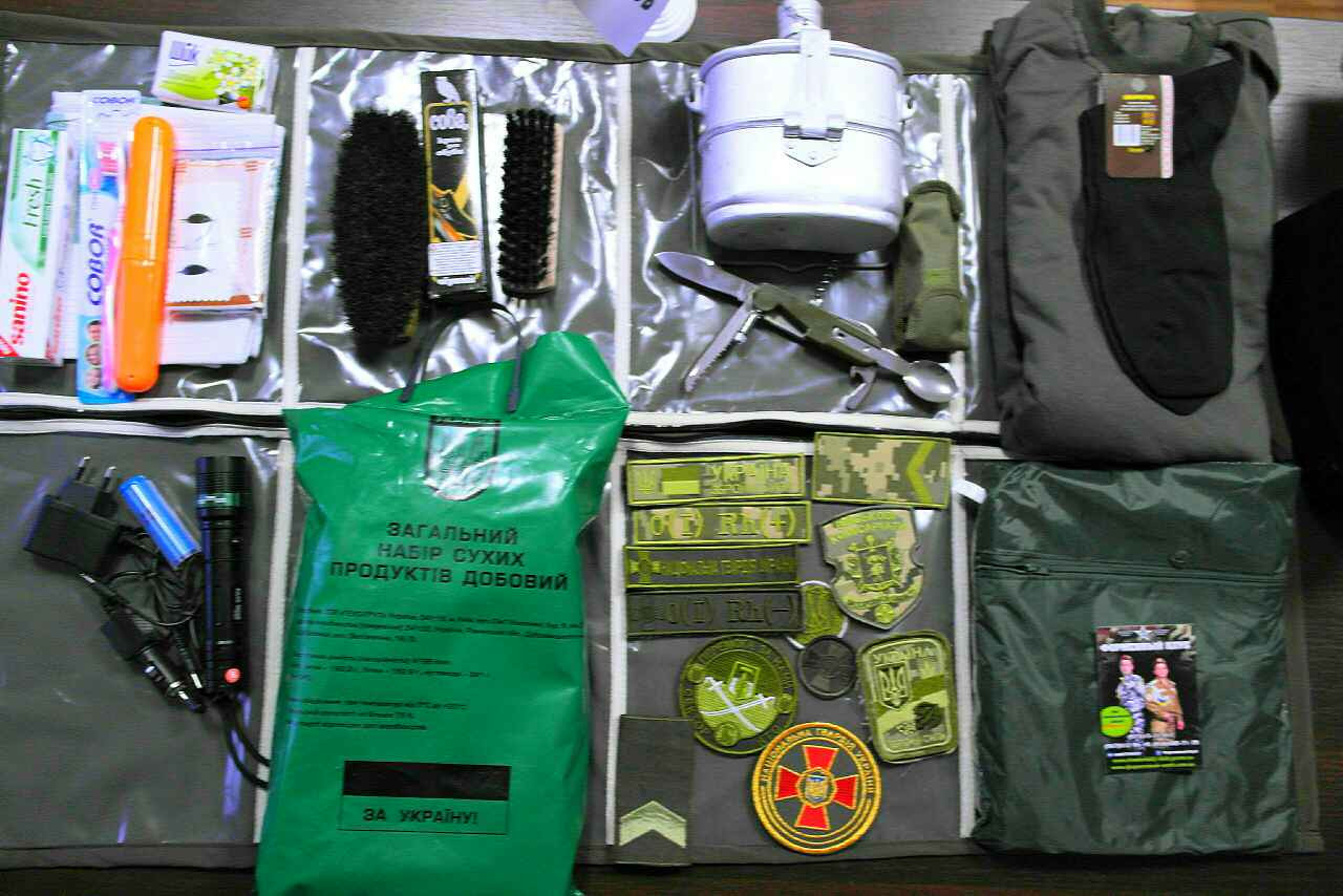 Несесер-хоспакет армійський на 10 кишень у зборі