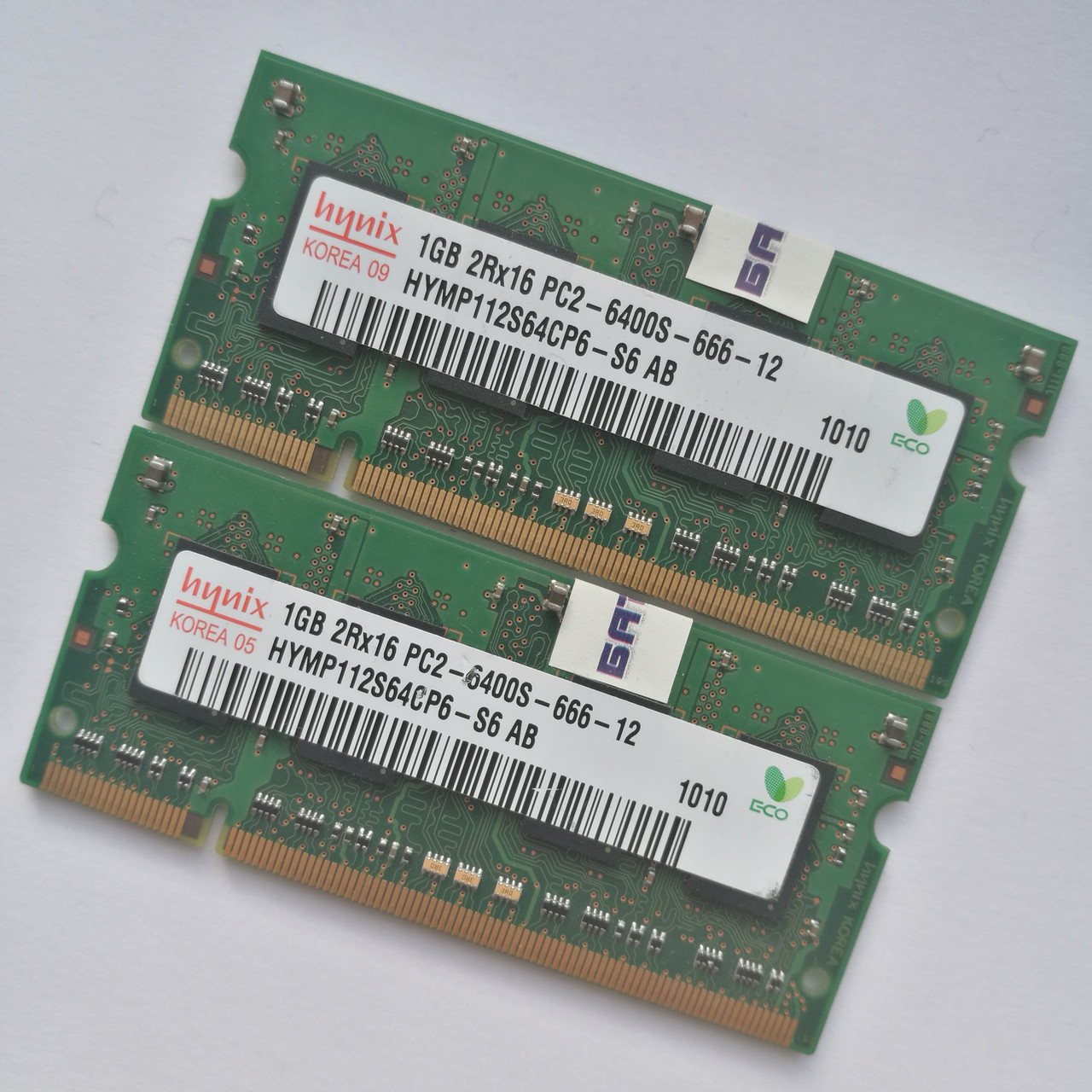 Пара оперативной памяти для ноутбука Hynix SODIMM DDR2 2Gb (1+1) 800MHz 6400s CL6 (HYMP112S64CP6-S6 AB) Б/У