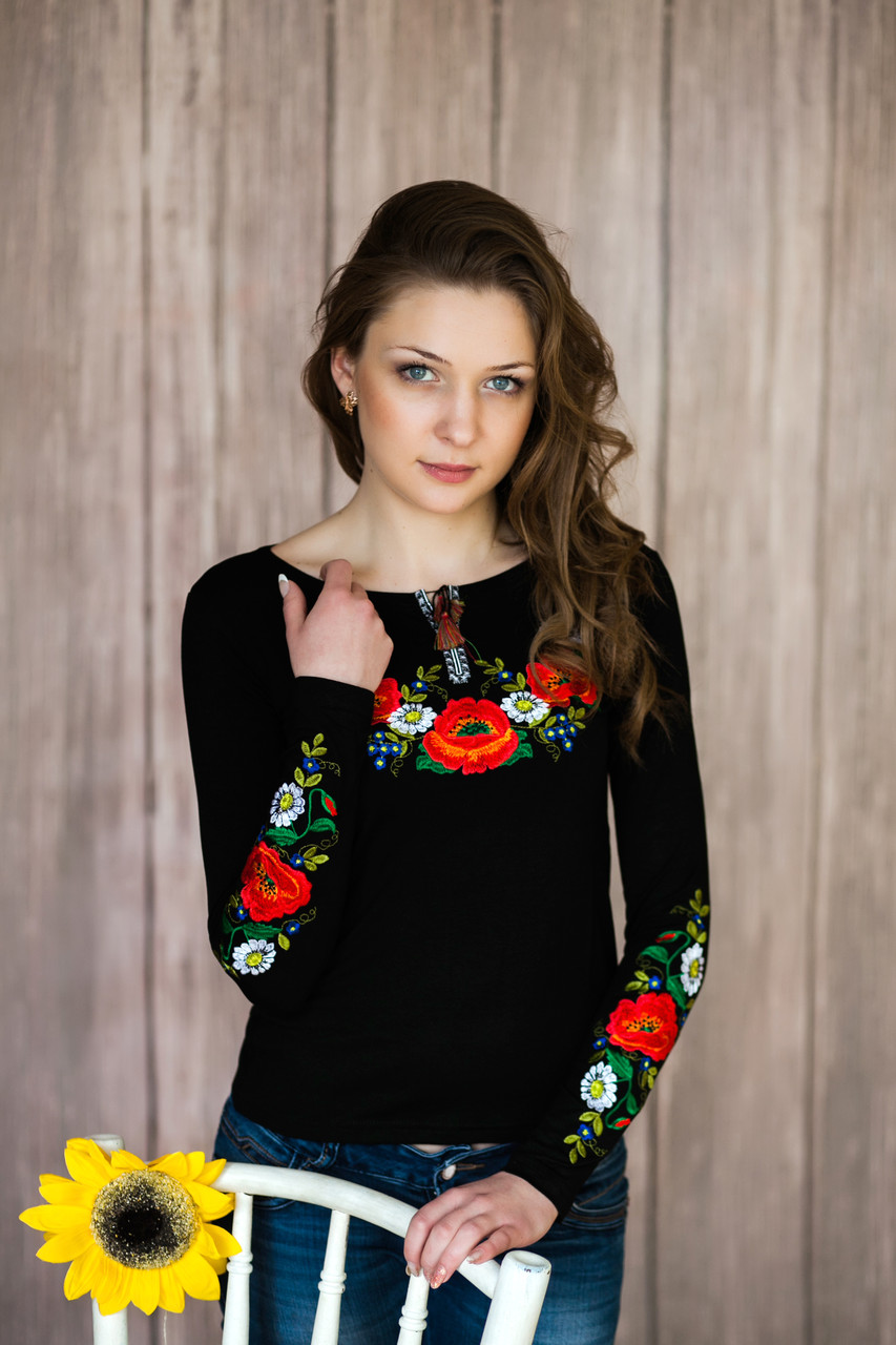 Стильна чорна жіноча футболка на довгий рукав із багатою вишивкою квітами «Українські барви» 3XL