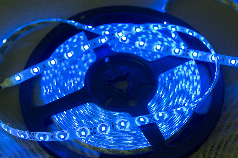 Dilux — Світлодіодна стрічка SMD 3528 60 LED/м, негерметична IP33, синя.