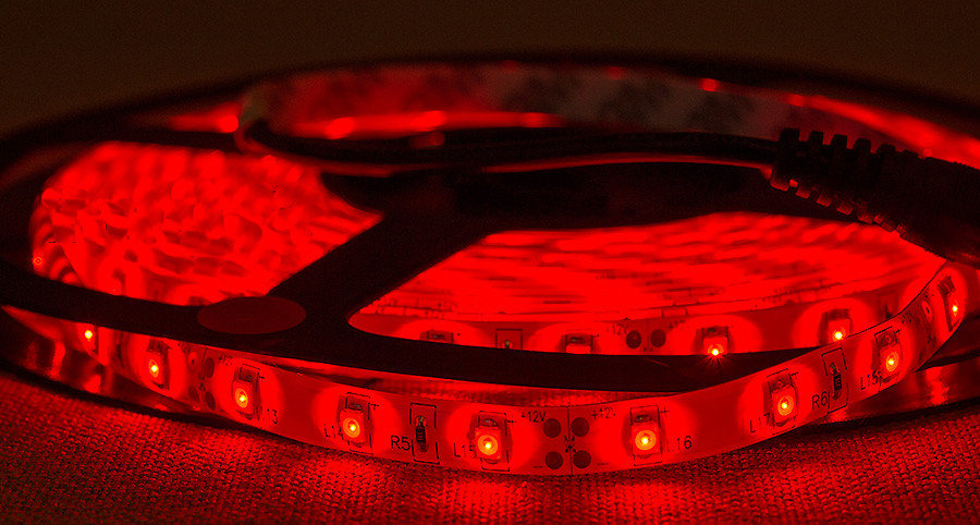 Dilux — Світлодіодна стрічка SMD 3528 60 LED/м, вологозахищена IP65, червона.