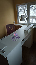 Замечательный стол с подставкой для руки 1