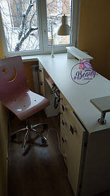 Замечательный стол с подставкой для руки 3