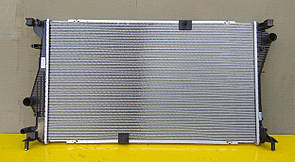 Радіатор Opel Vivaro радіатор Опель Віваро