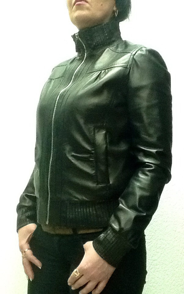 Куртка кожаная натуральная женская черная под резинку на молнии с воротником стойка - фото 3 - id-p76741239