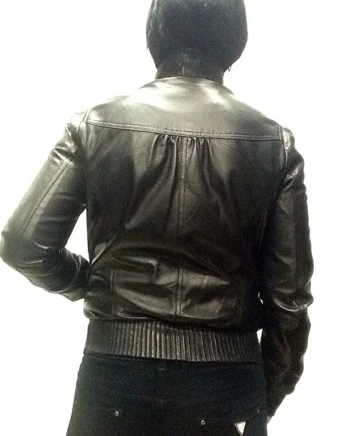 Куртка кожаная натуральная женская черная под резинку на молнии с воротником стойка - фото 5 - id-p76741239