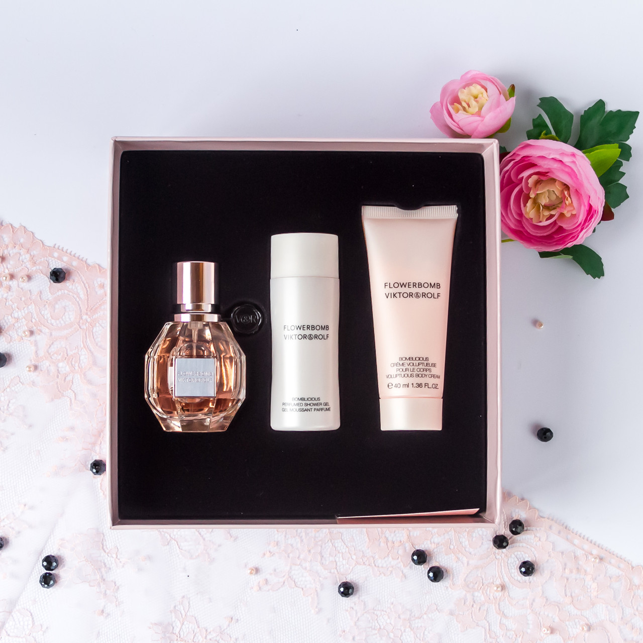 Подарунковий набір жіночий Viktor & Rolf Flowerbomb парфуми 50ml + лосьйон для тіла 50ml + гель для душу 50ml, фото 1