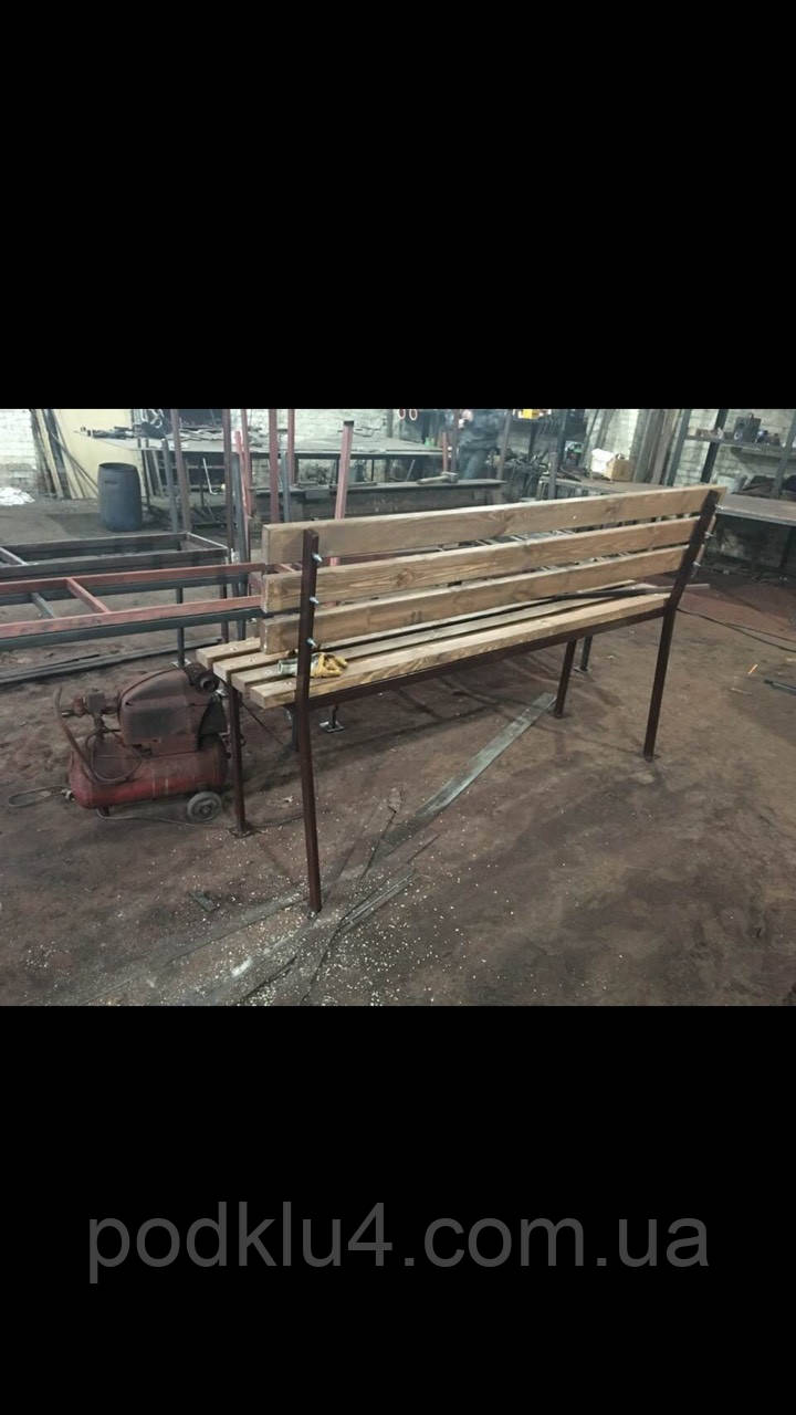 Лавочка з металу та дерева стаціонарна