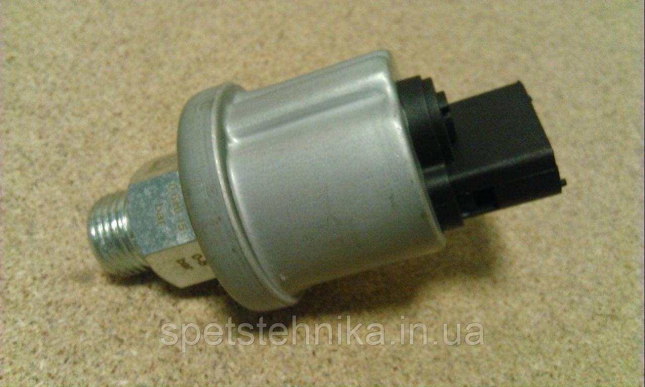 VG1500090060 датчик тиску масла