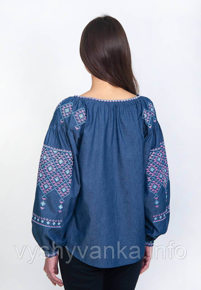 красива жіноча вишиванка синя