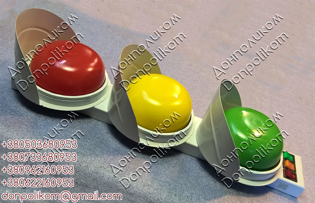 Навчальна модель світлофора. Дитина та автомобіль.