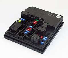 Блок запобіжників підкапототний великий лівий Nissan Leaf ZE0 (10-12) SL тип U1 284B7-3NA0A