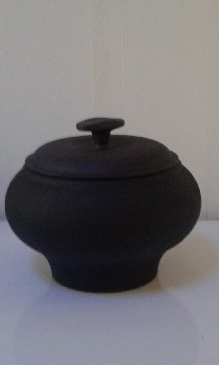 Чавунний горщик, пічної (чавунець), з кришкою. Обсяг -4,0 л