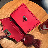 Сумка жіноча з підвіскою, розмір S (червона), фото 7