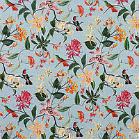 Декоративная ткань с крупными цветными растениями и птицами на голубом