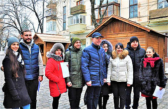 Счастливые арендаторы новогодних киосков