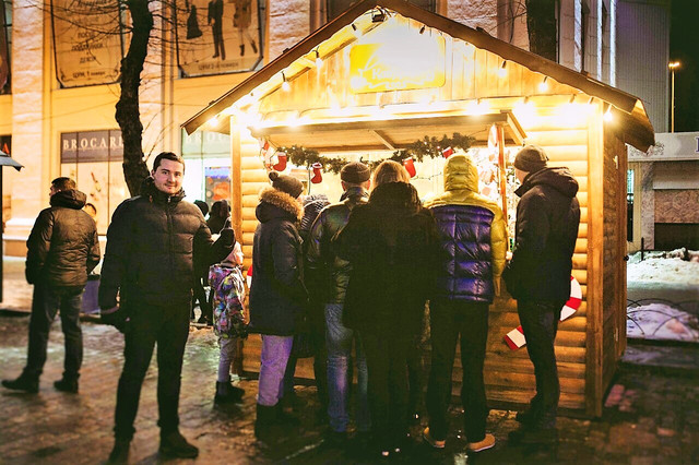 Дерев'яні кіоски в Полтаві фото картинка 