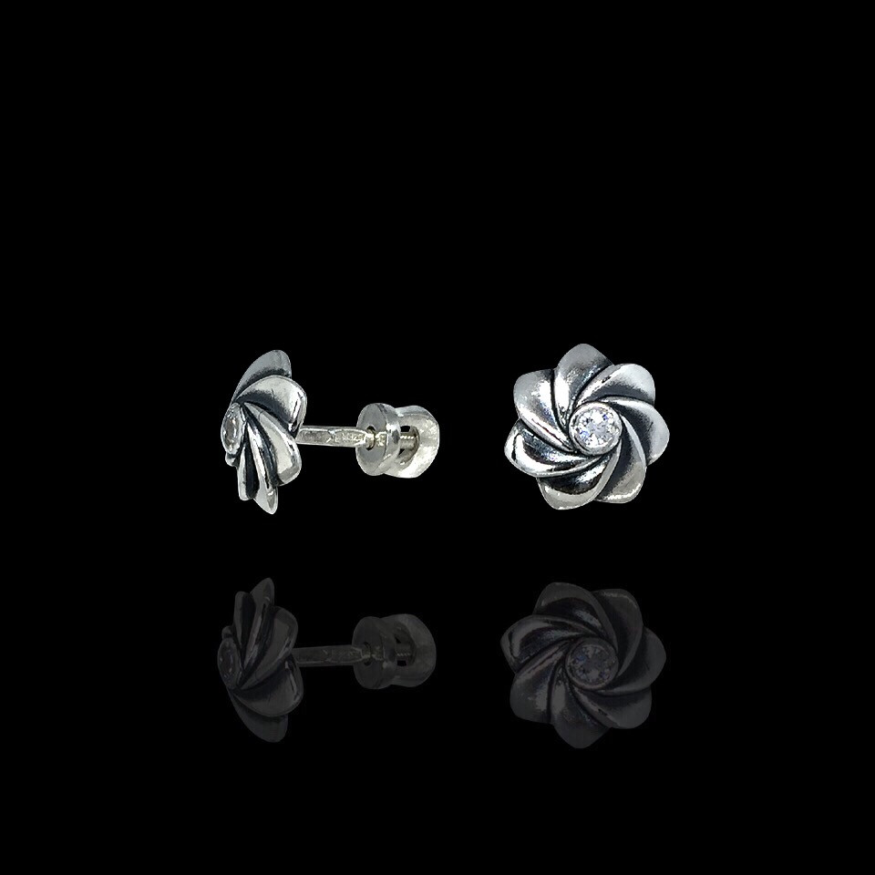 Срібні сережки-пусети Квітка з каменем