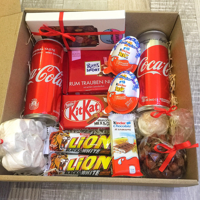 Подарочный набор Сладостей для ДЕВУШКИ / ПАРНЯ . Sweet Box Red ( Сладкий бокс Красный )