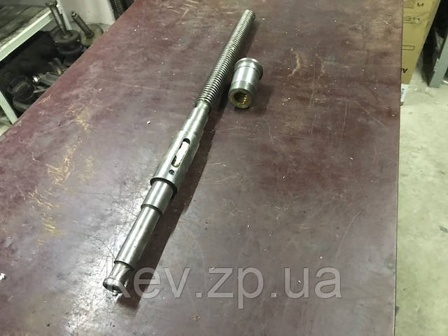 Гвинт із гайкою поперечного подавання 6р13, фото 1