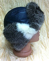 Чоловіча стильна вушанка із синьої плащової тканини і хутра кролика 55-57