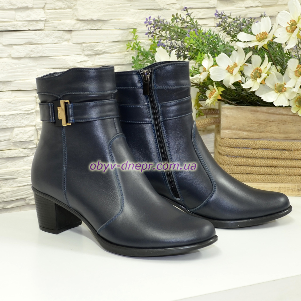 Жіночі класичні черевики на невисоких підборах, колір синій, фото 1