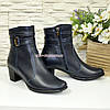 Жіночі класичні черевики на невисоких підборах, колір синій, фото 2
