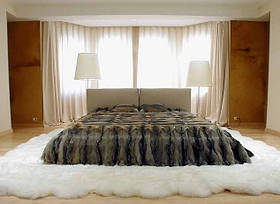 Килим навколо ліжка