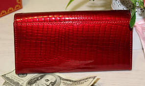 Шкіряний лаковий червоний гаманець жіночий із монетницею всередині на клямці Balisa B826-2, фото 2