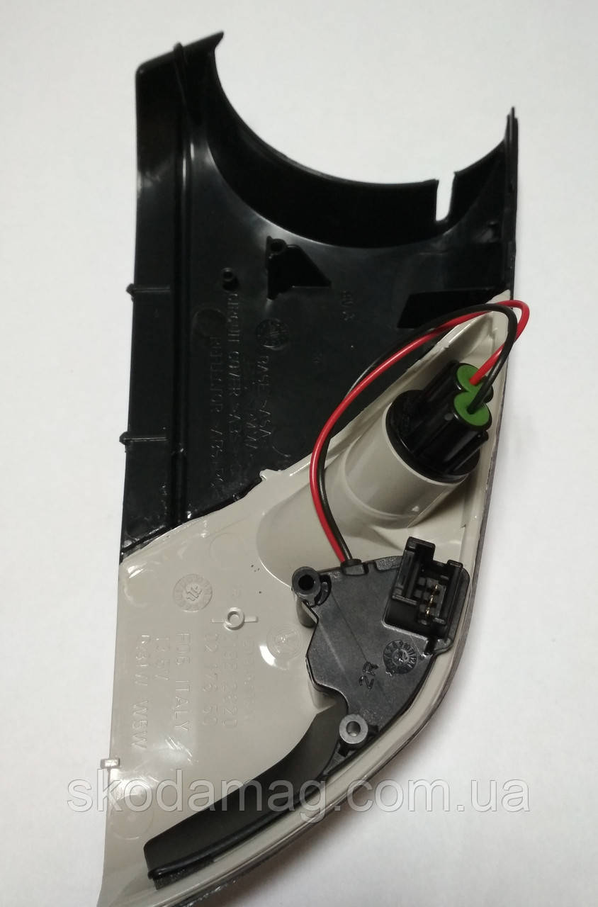 Правый сигнал поворота (повторитель) в зеркале Шкода Октавия А5 до 2008 ...