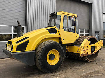 Ґрунтовий каток Bomag BW 213-D4.