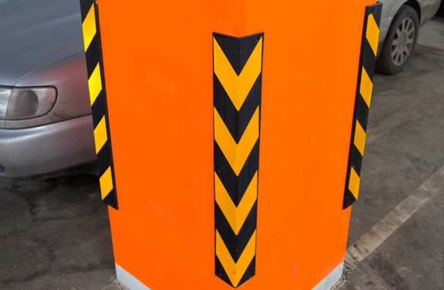 Угловая резиновая защита стен и колонн