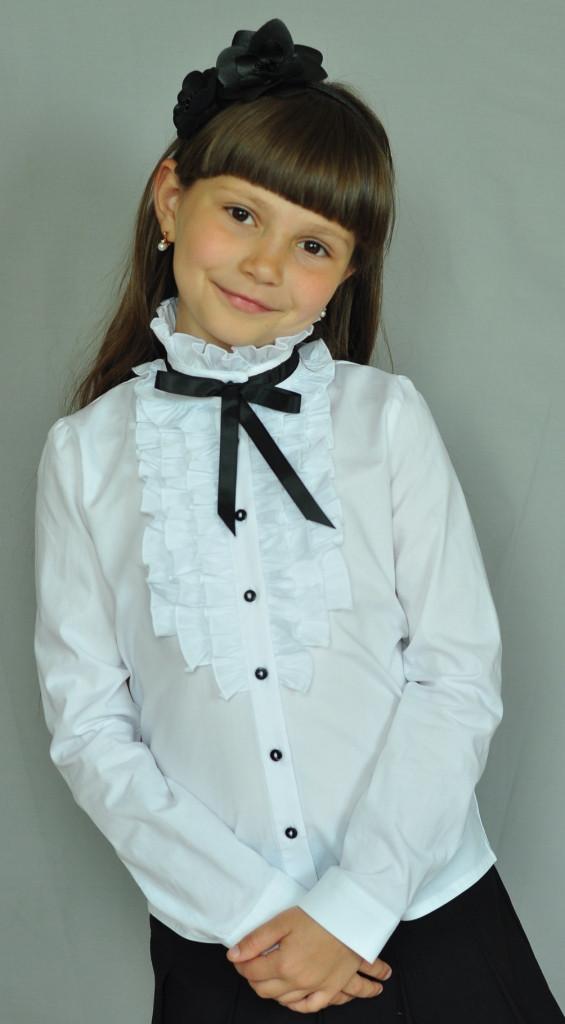 Шкільна ошатна блузка Світ блуз із рюшами та чорною стрічкою мод. 2071д