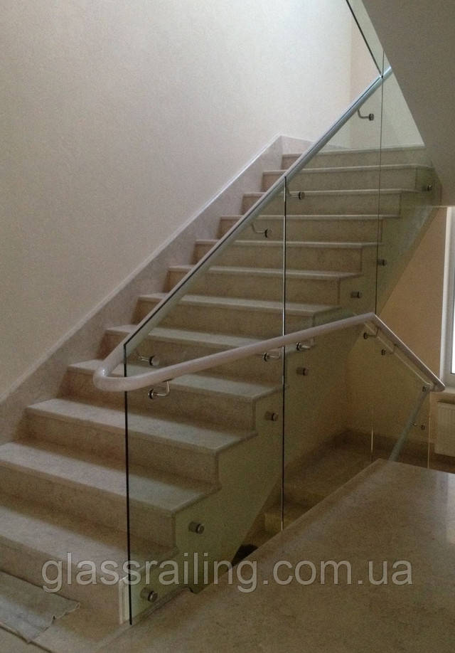 Скляне огородження сходів