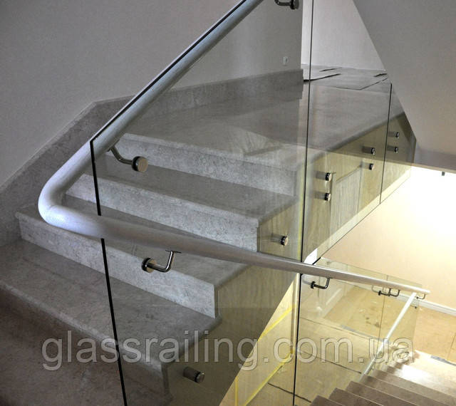 Скляне огородження сходів
