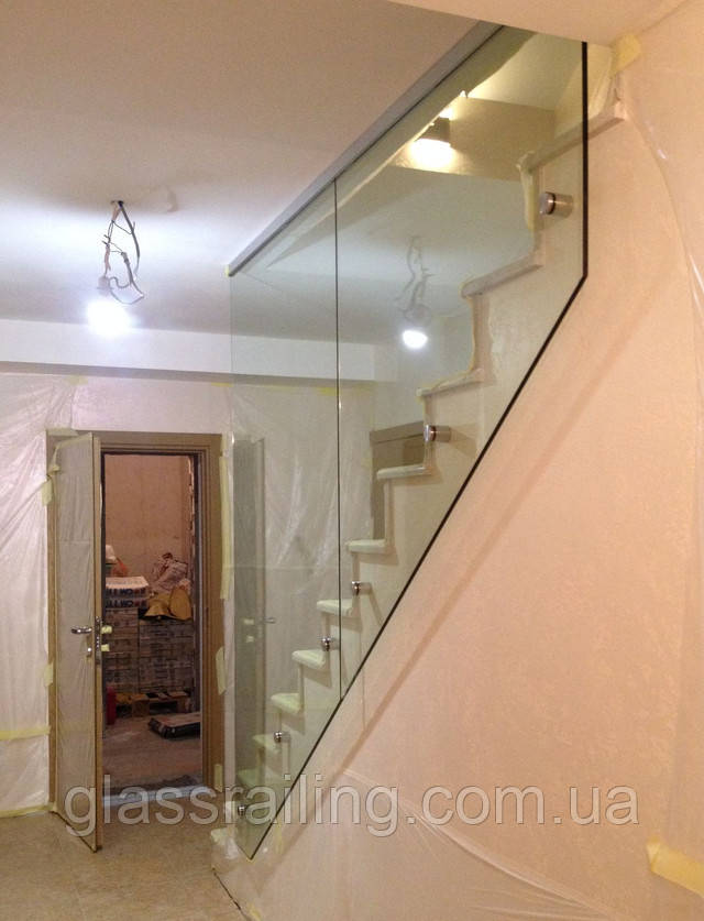 Скляне огородження сходів