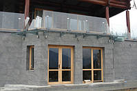 Скляний дашок на сталевих кронштейнах. Фарбування сталевих кронштейнів - порошкове фарбування. Скло - триплекс з двох загартованих стекол.