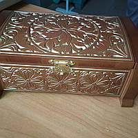 Дерев'яна шкатулка з візерунком - подарунок жінці (235х155х95)