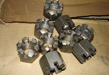 Гайка М4 ГОСТ 5918 (DIN 935) корончатая і прорізна